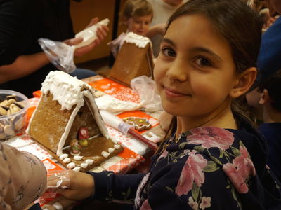 Lebkuchenhaus bauen, Lebkuchen verzieren