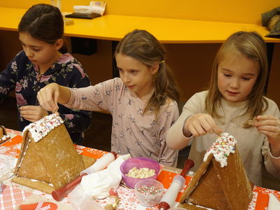 Lebkuchenhaus bauen, Lebkuchen verzieren