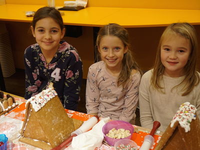 Lebkuchenhaus bauen, Lebkuchen verzieren