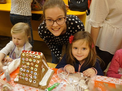 Lebkuchenhaus bauen, Lebkuchen verzieren